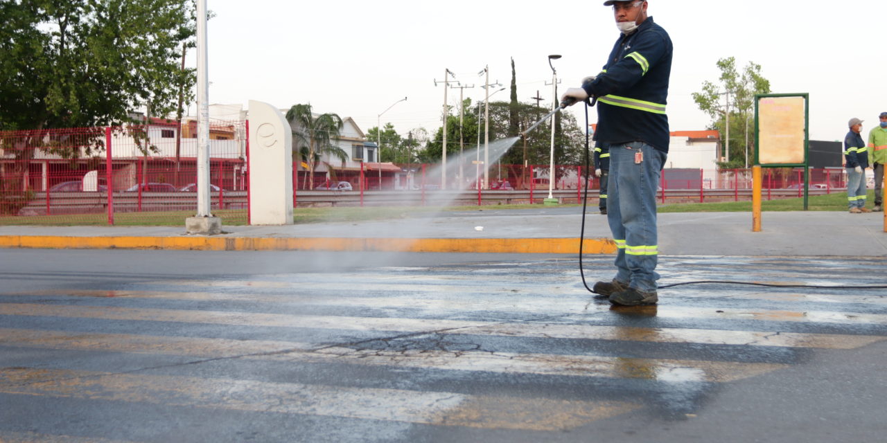 DESINFECTA ESCOBEDO ZONAS CON MAYOR CONCENTRACIÓN DE PERSONAS