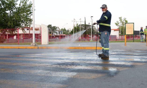 DESINFECTA ESCOBEDO ZONAS CON MAYOR CONCENTRACIÓN DE PERSONAS