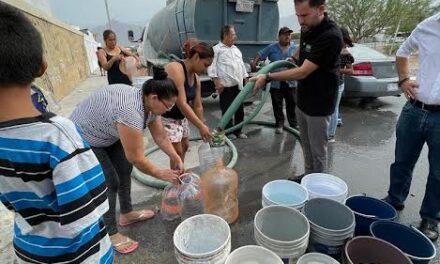 RAÚL LOZANO LLEVA AGUA A SECTORES DE GARCIA