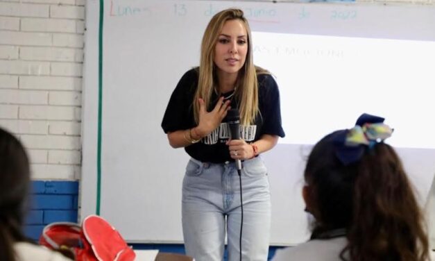 LLEVA PERLA FORMACIÓN EMOCIONAL A ESTUDIANTES