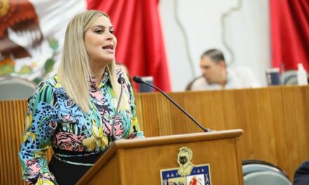 PIDE ANA GONZÁLEZ GARANTIZAR AGUA EN EL SUR DE MONTERREY