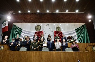 DEVELAN LETRAS ÁUREAS POR BICENTENARIO DEL COLEGIO MILITAR