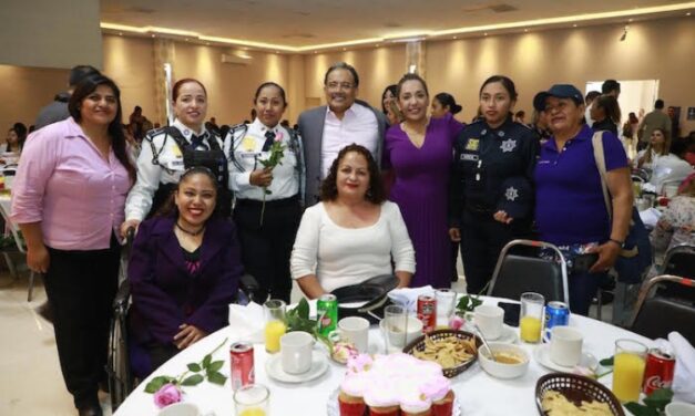 RECONOCE ESCOBEDO A MUJERESY LAS MOTIVA A ROMPER ESTEREOTIPOS