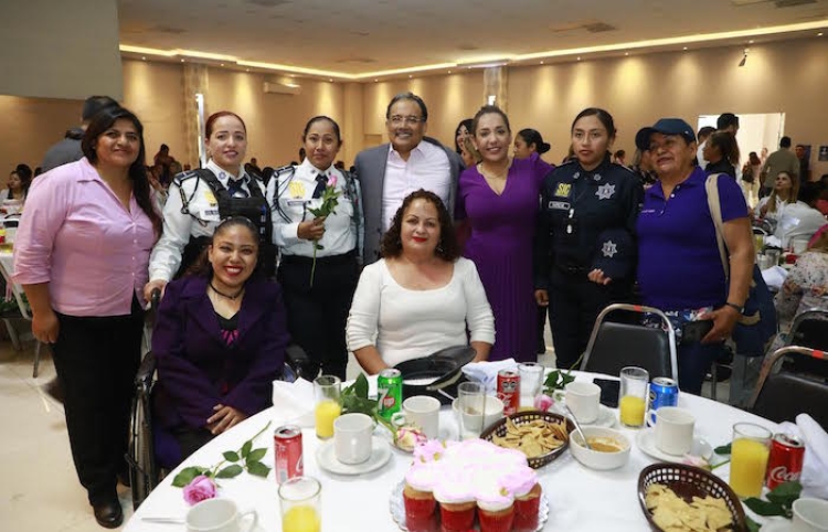 RECONOCE ESCOBEDO A MUJERESY LAS MOTIVA A ROMPER ESTEREOTIPOS