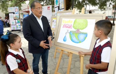 PREMIA ESCOBEDO A GUARDIANES DEL AGUA