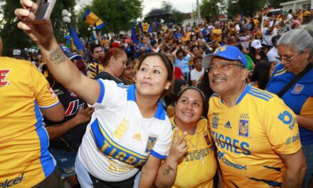 FESTEJAN A LO GRANDE EN ESCOBEDOCON EL CAMPEONATO DE TIGRES