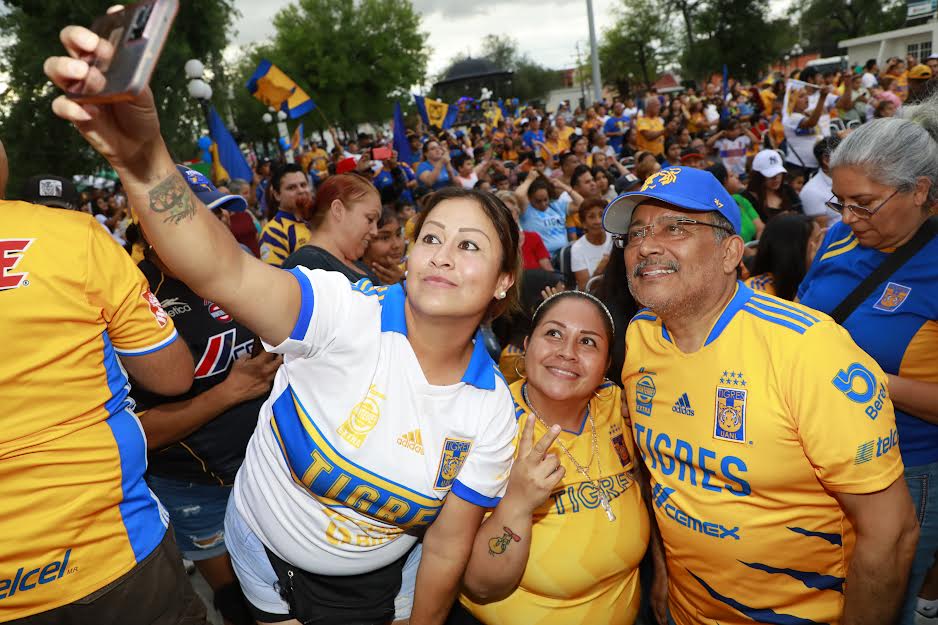 FESTEJAN A LO GRANDE EN ESCOBEDOCON EL CAMPEONATO DE TIGRES