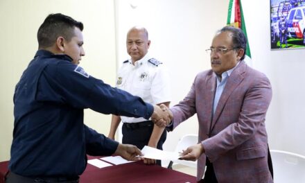 RECONOCE ESCOBEDOA POLICIAS DESTACADOS