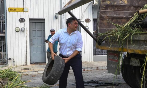 TIRAN BASURA EN CASA DE FAMILIAR DEL PRESIDENTE DEL CONGRESO