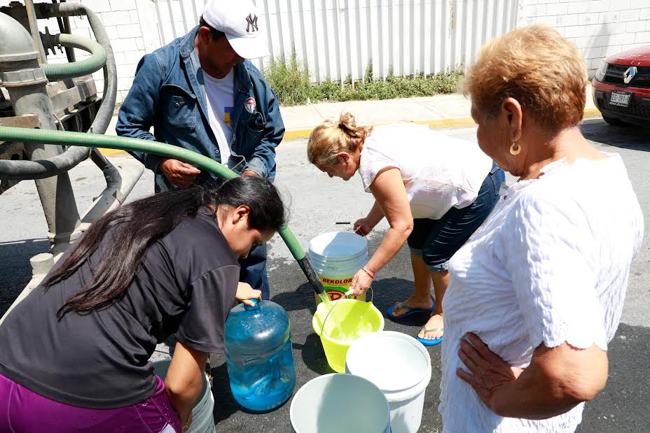 GARANTIZA ESCOBEDO ENTREGA DE AGUA POR DESABASTO