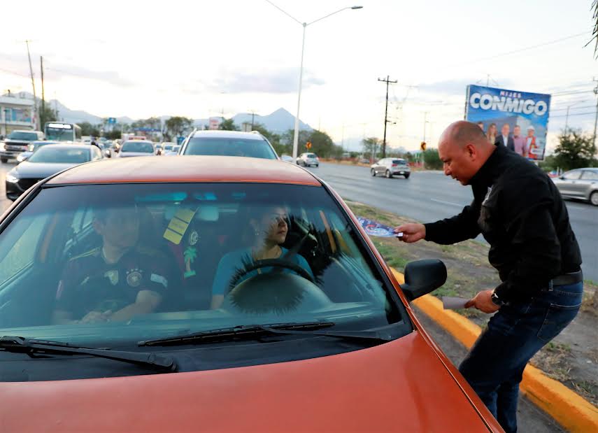 CONCIENTIZA ESCOBEDO SOBRE SEGURIDAD VIAL