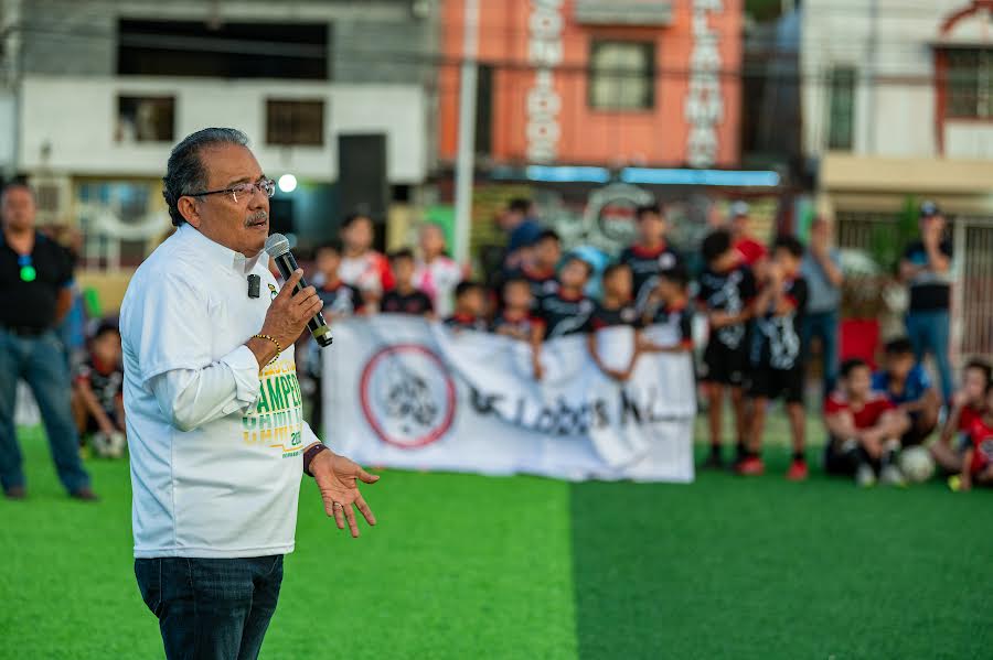 PROMUEVE MIJES DEPORTE E INAUGURA CANCHA