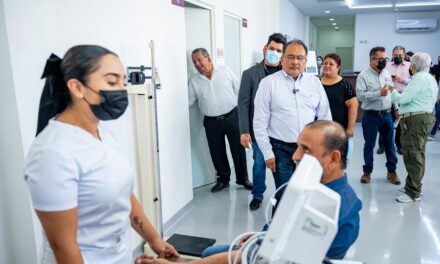 REFUERZA MIJES CLÍNICA MUNICIPAL CON EQUIPO MÉDICO