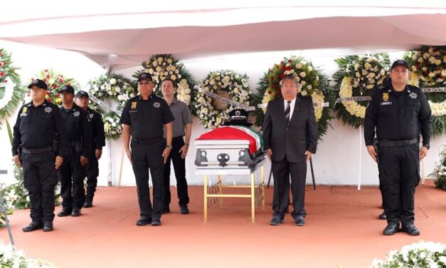 DESPIDEN A ELEMENTO DE ESCOBEDO CON GUARDIA DE HONOR