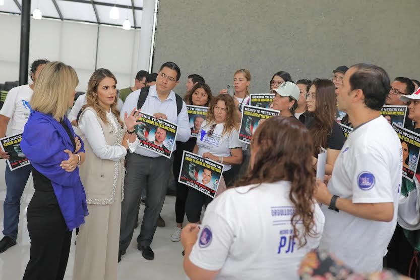 LORENA DE LA GARZA RECIBE A TRABAJADORES DEL PODER JUDICIAL