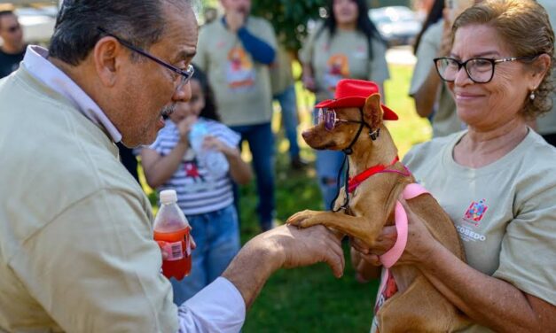 CELEBRA ESCOBEDO CAMINATA POR LAS MASCOTAS