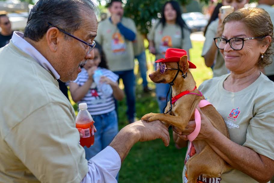 CELEBRA ESCOBEDO CAMINATA POR LAS MASCOTAS