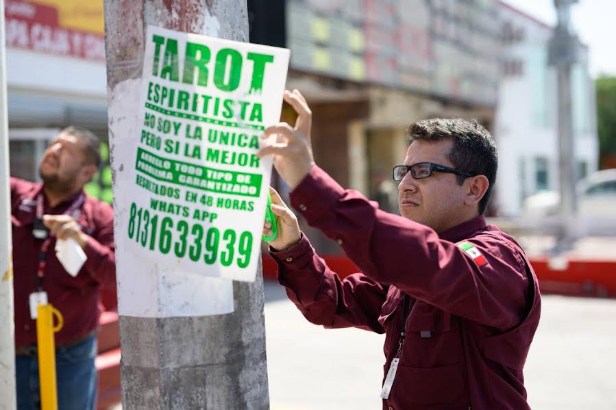 CONTINUA ESCOBEDO APLICANDO CERO TOLERANCIA A PUBLICIDAD EN POSTES