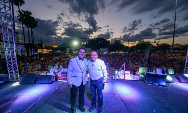 CELEBRA ESCOBEDO CON MUCHO AMOR A MAMÁS EN MACRO FESTEJO