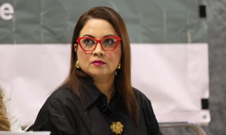 CELEBRA ARMIDA MESAS DE TRABAJO PARA ELEMINAR PLÁSTICOS