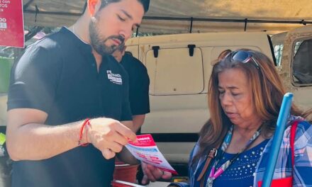 APOYA FERNANDO AGUIRRE A FAMILIAS CON MATERIAL DE LIMPIEZA