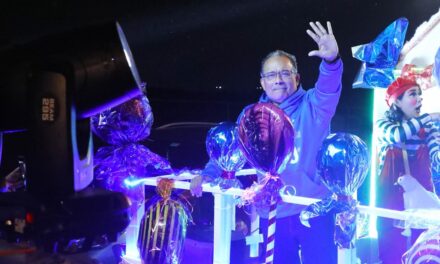 DESFILA LA MÁGIA DE LA NAVIDAD POR CALLES DE ESCOBEDO