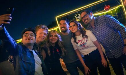 LORENA DE LA GARZA DIALOGA CON POETAS REGIOS SOBRE PROFESIONALIZACIÓN CULTURAL