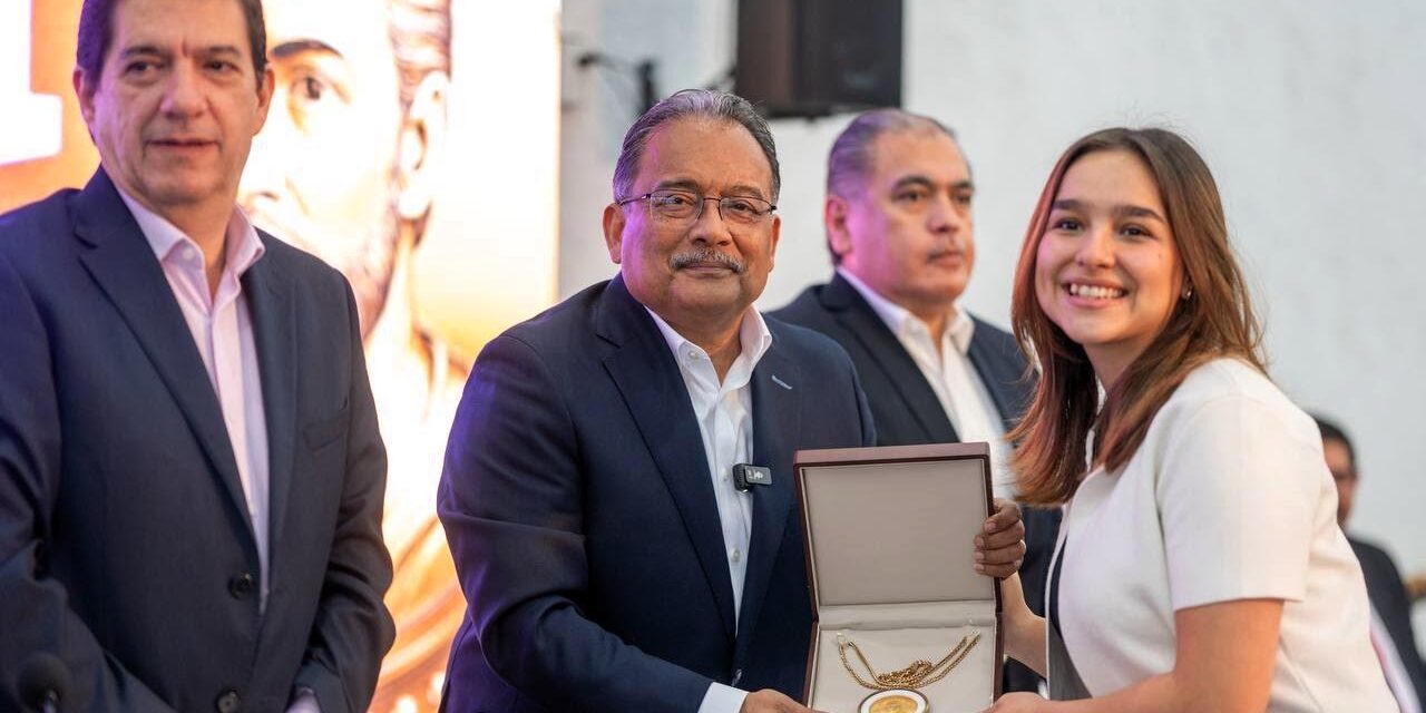 RECONOCE ESCOBEDO A TRANSFORMADORES NORTEÑOS CON MEDALLA CAPITÁN JOSÉ DE TREVIÑO