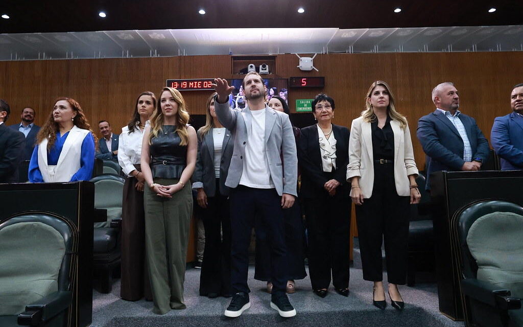 APRUEBAN LICENCIA DEL DIPUTADO MARIO SOTO